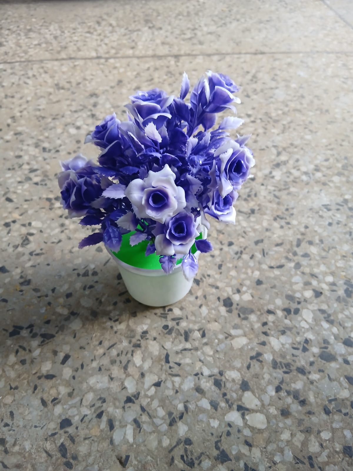 🥰🎍 Decorative Artificial Flowers.Made of high quality plastic material, this wall hangings is durable and exquisite. Upscale look Artificial flowers are perfect for any landscaping project or decor.