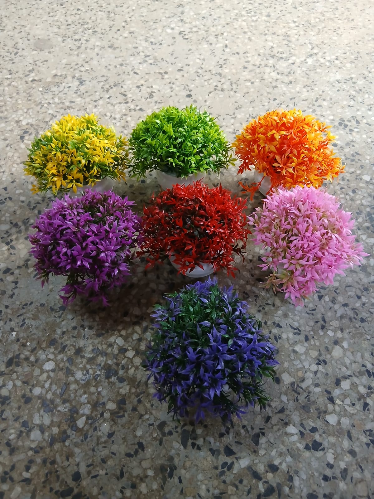 🥰🎍 Decorative Artificial Flowers.Made of high quality plastic material, this wall hangings is durable and exquisite. Upscale look Artificial flowers are perfect for any landscaping project or decor.