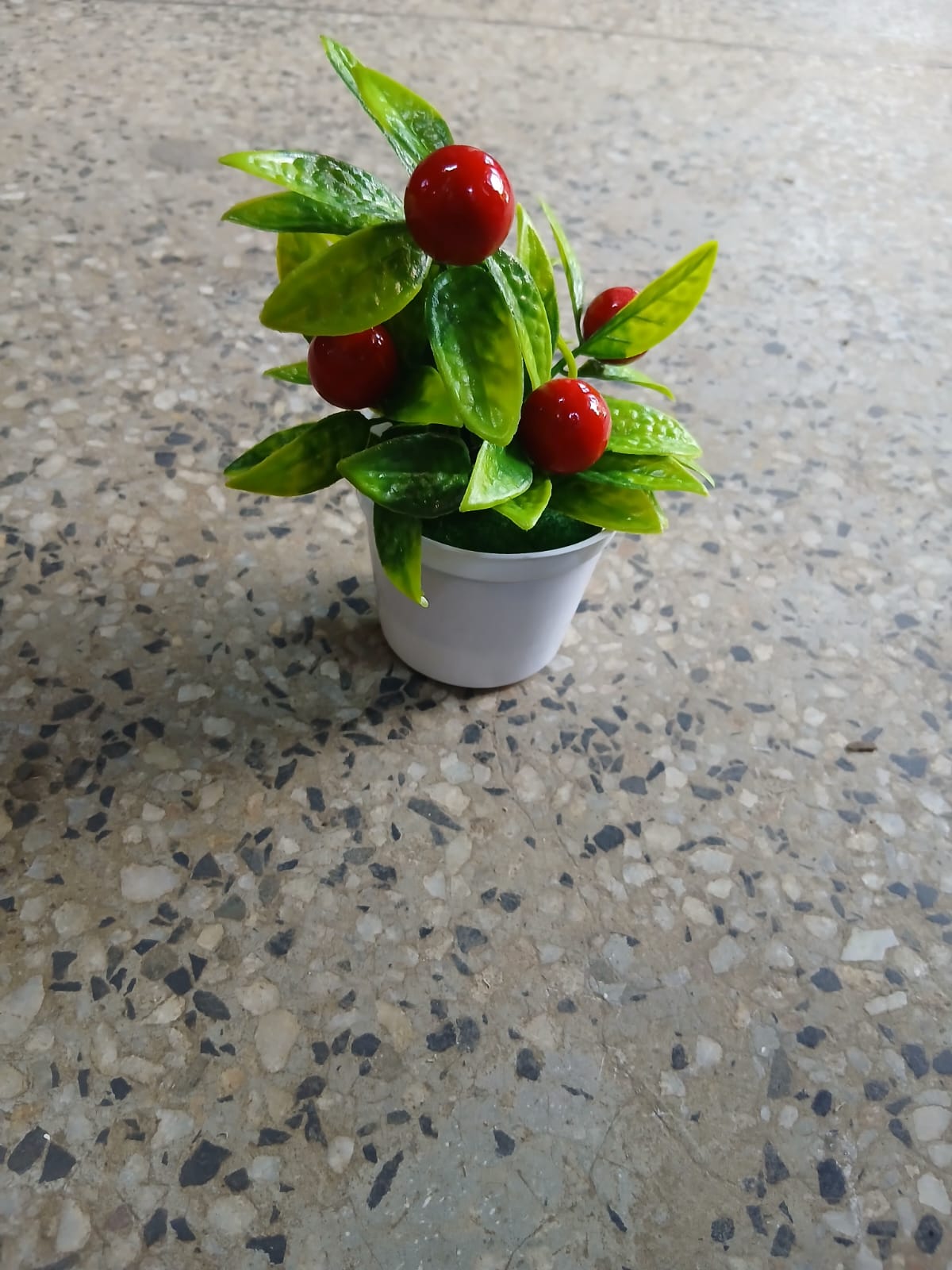🥰🎍 Decorative Artificial Flowers.Made of high quality plastic material, this wall hangings is durable and exquisite. Upscale look Artificial flowers are perfect for any landscaping project or decor.