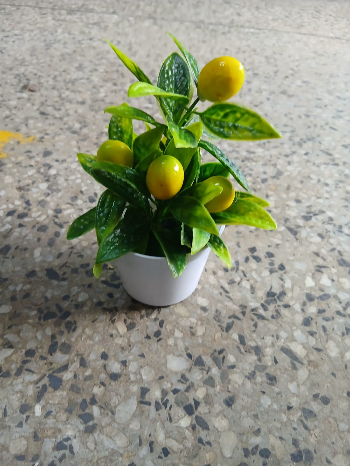 🥰🎍 Decorative Artificial Flowers.Made of high quality plastic material, this wall hangings is durable and exquisite. Upscale look Artificial flowers are perfect for any landscaping project or decor.