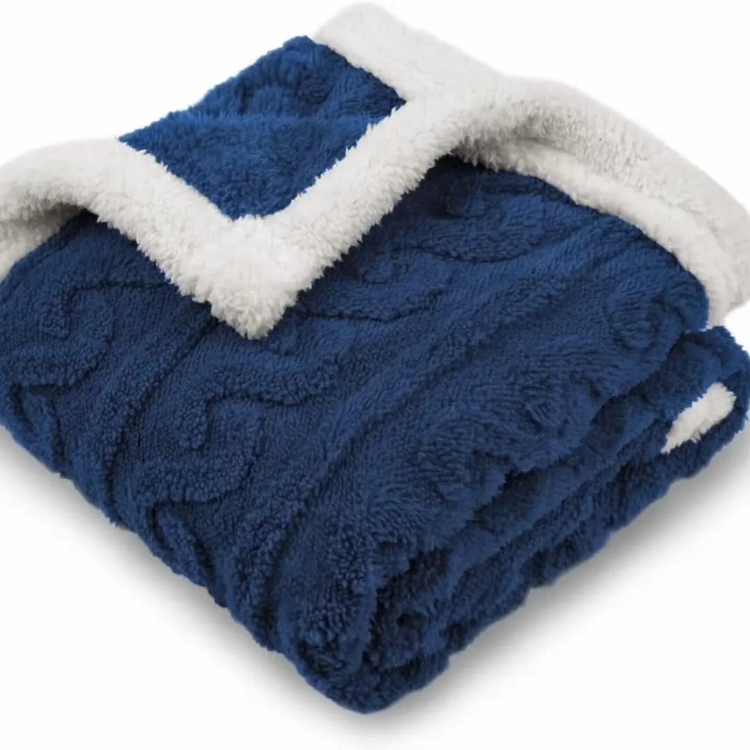 🎉🎉ENJOY COSYNESS & CONVENIENCE ✨️✨️Sherpa Fleece Blanket.Made from dual-layer fabric: soft fleece on one side, fluffy Sherpa lining on the other. With easy care attention