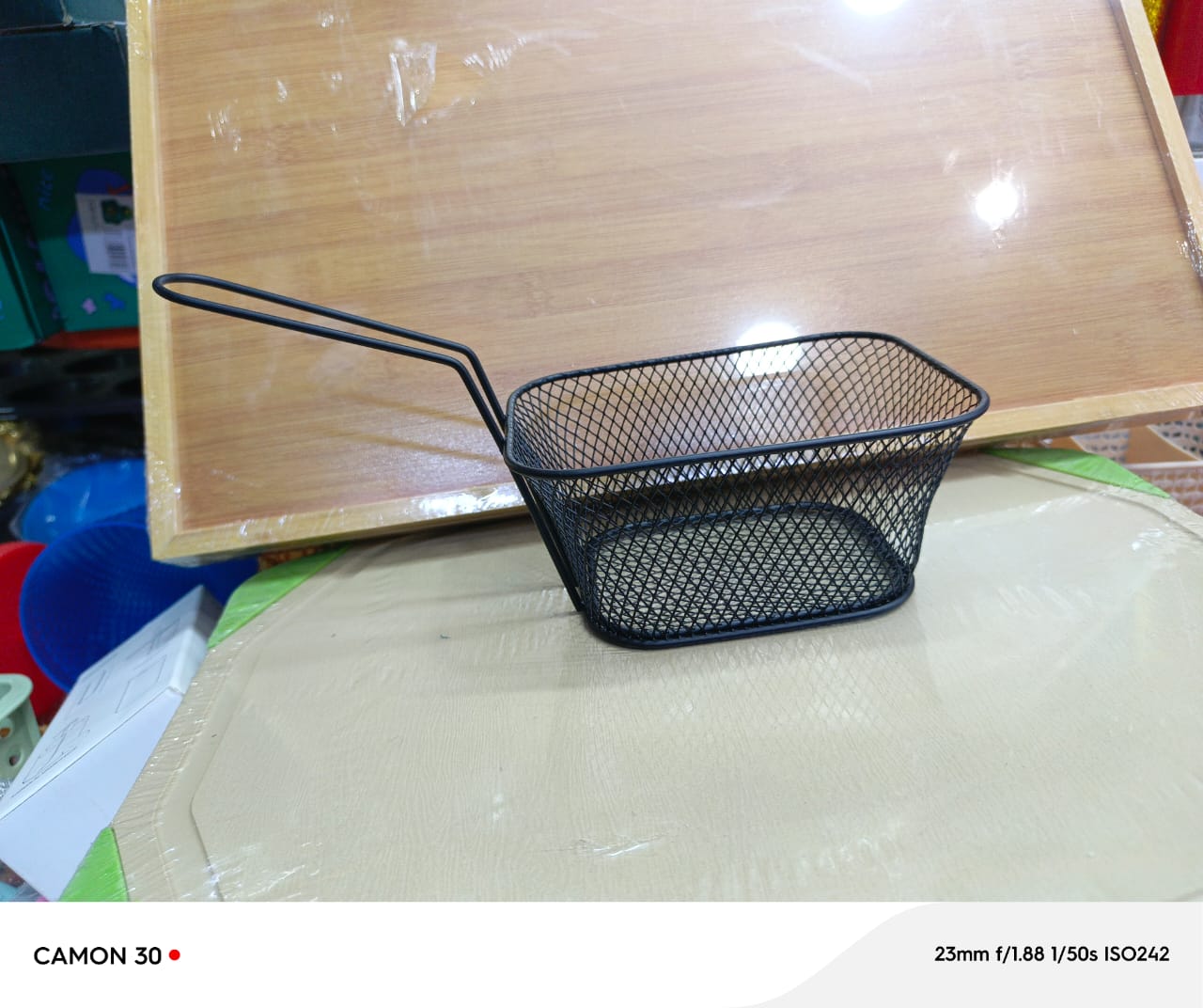 🍕Elevate your frying experience 🍟🍟durable stainless steel kitchen chips frying basket. Designed for deep frying potatoes, chicken, fish, and other snacks, it features a fine mesh construction