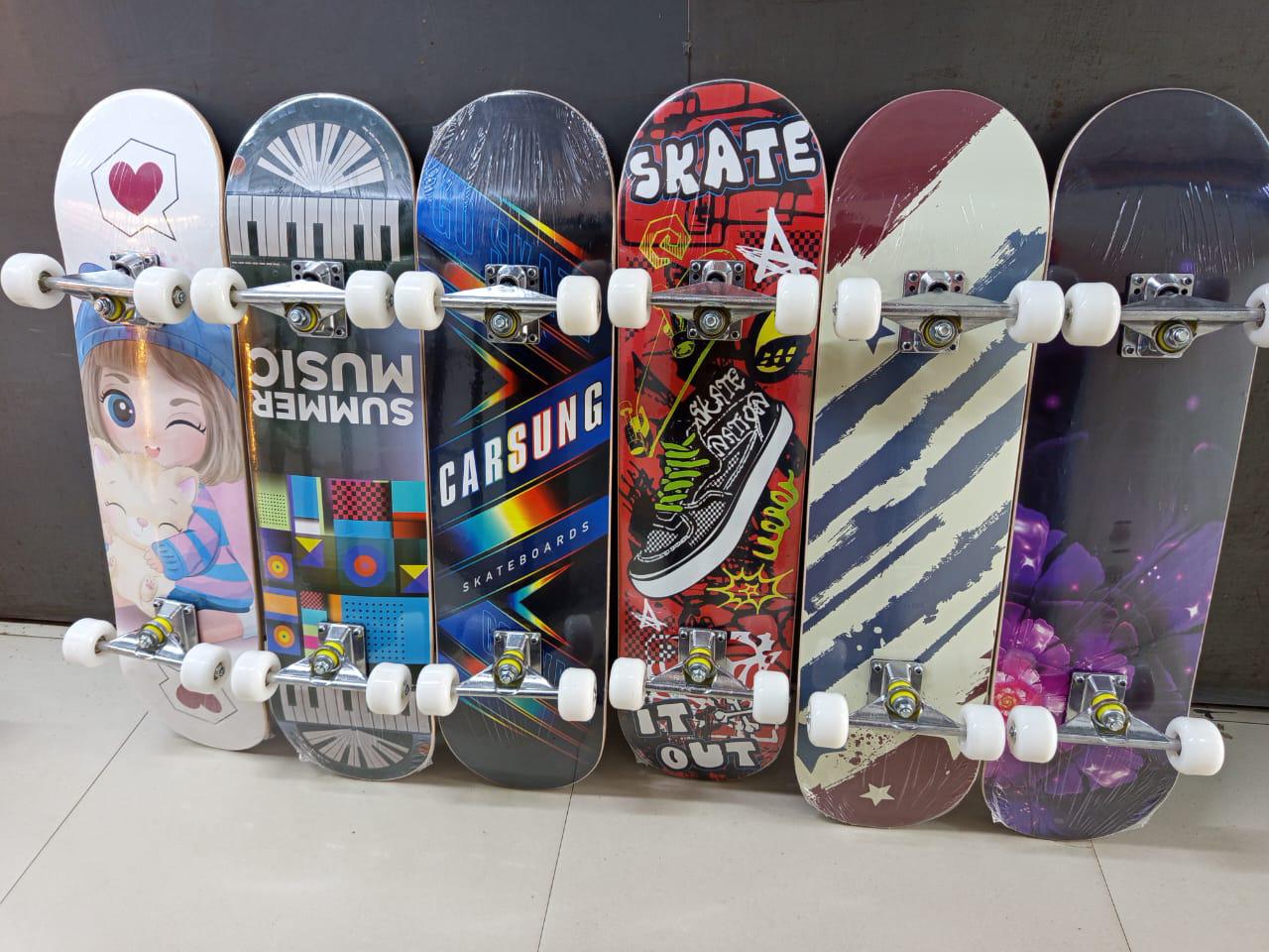 🛹🔥 Ride the Streets in Style! 🔥🛹 Unleash your energy and feel the thrill with our high-performance Skateboard.Equipped with high-precision ball bearings, this skateboard offers excellent performan