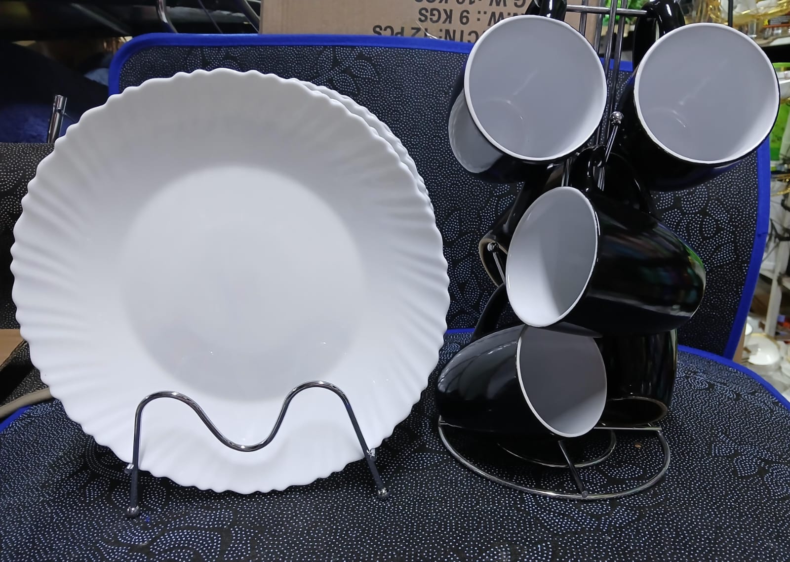 OFFER! OFFER! Ceramic Mugs 6pcs Plates 6pcs. The modern kitchen needs the right kitchen utensils and appliances to create an inviting atmosphere. We brings you this perfect dinner set.