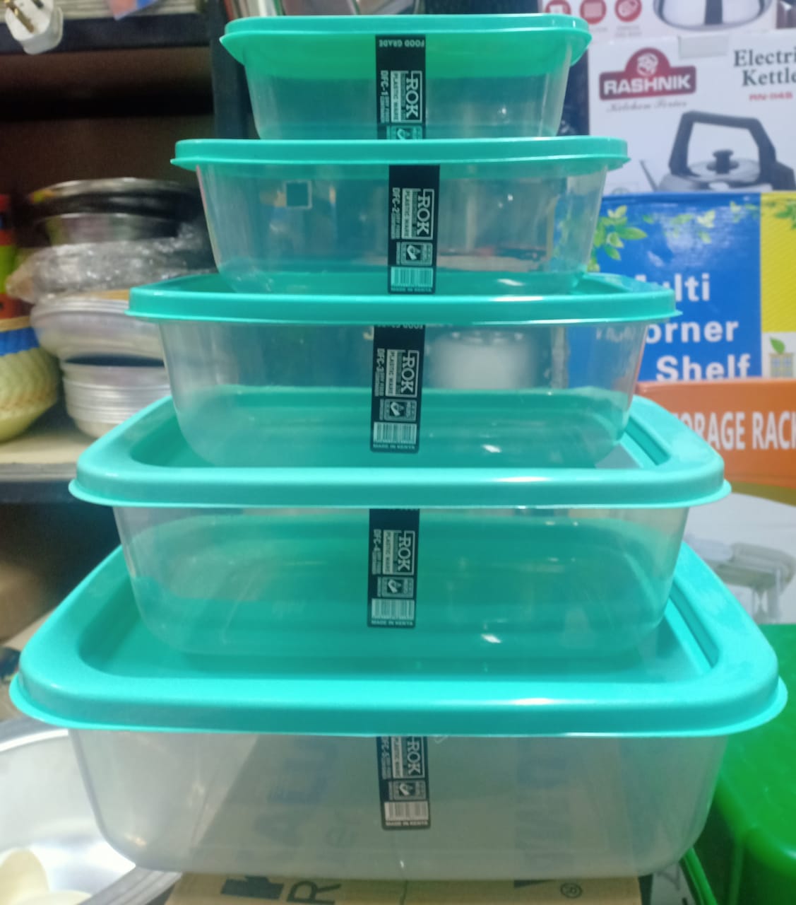 5pcs Neo Fresh Plastic Food Containers.Keep your salads dry and your veggies crisp by packing dressings and sauces separately in these containers. The flexible, easy to remove lids offer a leak-resist