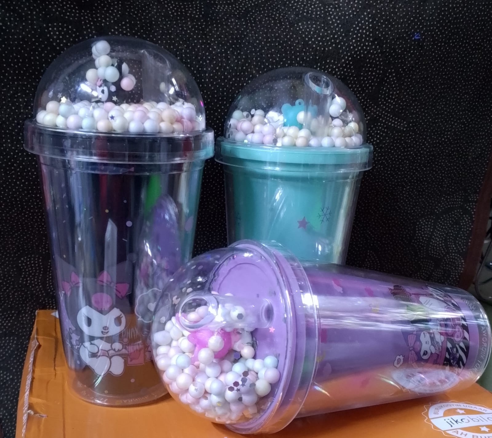 Double Wall Acrylic Tumbler / Cup With straw. These reusable cups is perfect for drinking water, milk, juice, soda and more. stackable and well stored, just take up a small storage space to make your