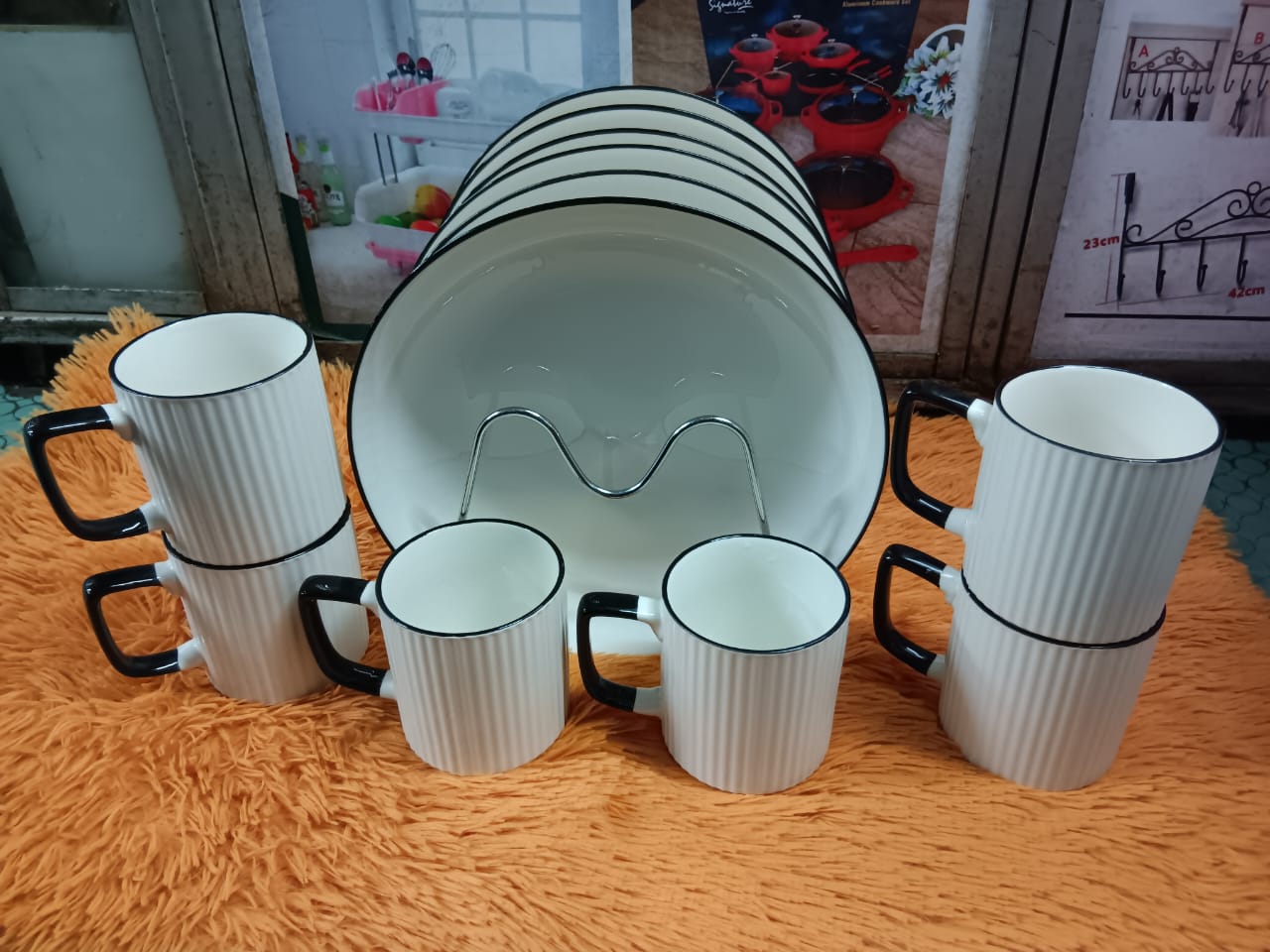 SPECIAL OFFER! HIGH QUALITY! Ceramic 12-piece japanese Dinner Set, 6 PCs mugs 6 PCs dinner plates. Buy this very beautiful and luxurious dinner set and you will enjoy your meal.