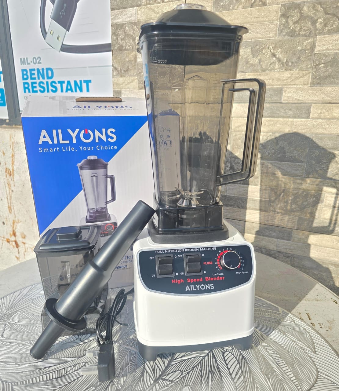 AILYONS COMMERCIAL BLENDER WITH GRINDER CAPACITY:2.0L POWER: 800W.Material:Crafted from BPA-free materials, ensuring safety and health-conscious use.Type:designed for  blending and mixing applications