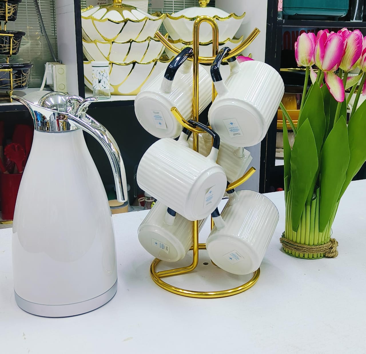 BIG SAVES!!High Quality 7 Piece Tea Set| Includes 6 Mugs, 2L Flask.This Combo has 2l Unbreakable Thermos and 6 Mugs. This flask has been crafted out of stainless steel to offer the best insulation.