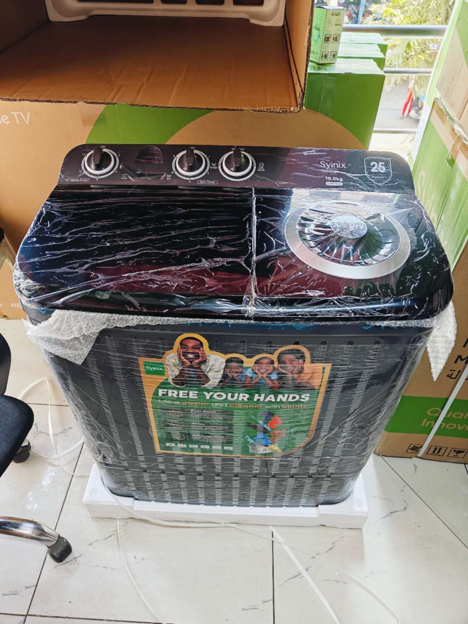 BEST PRICE EVER!!! Synix 10KG Twin Tub Washing Machine SWMTT10K.An electric washer designed to provide efficient and convenient laundry solutions.Suitable for handling large loads of laundry.