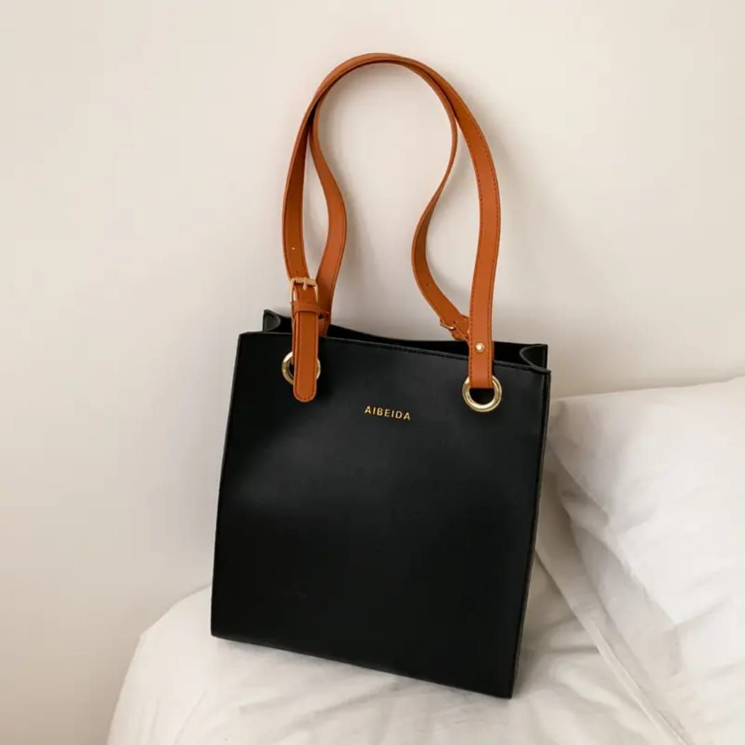 BEST QUALITY Leather handbags.
NEW ALBEIDA leather handbags,Material: PU leather,Size :*31*28 cm( inatoshea adi laptop)
  The bag is light weight and easy to carry. The bag has an adjustable shoulder.