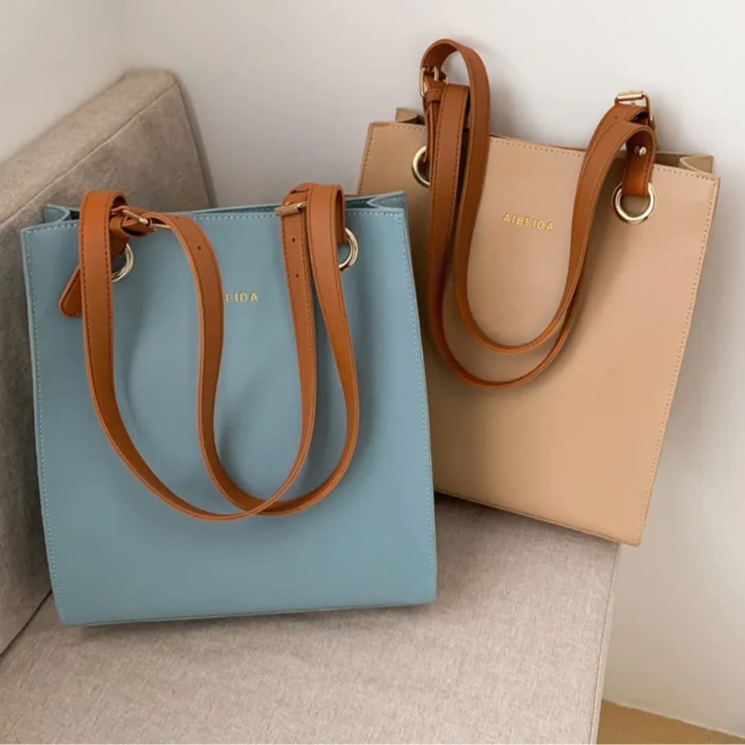 BEST QUALITY Leather handbags.
NEW ALBEIDA leather handbags,Material: PU leather,Size :*31*28 cm( inatoshea adi laptop)
  The bag is light weight and easy to carry. The bag has an adjustable shoulder.