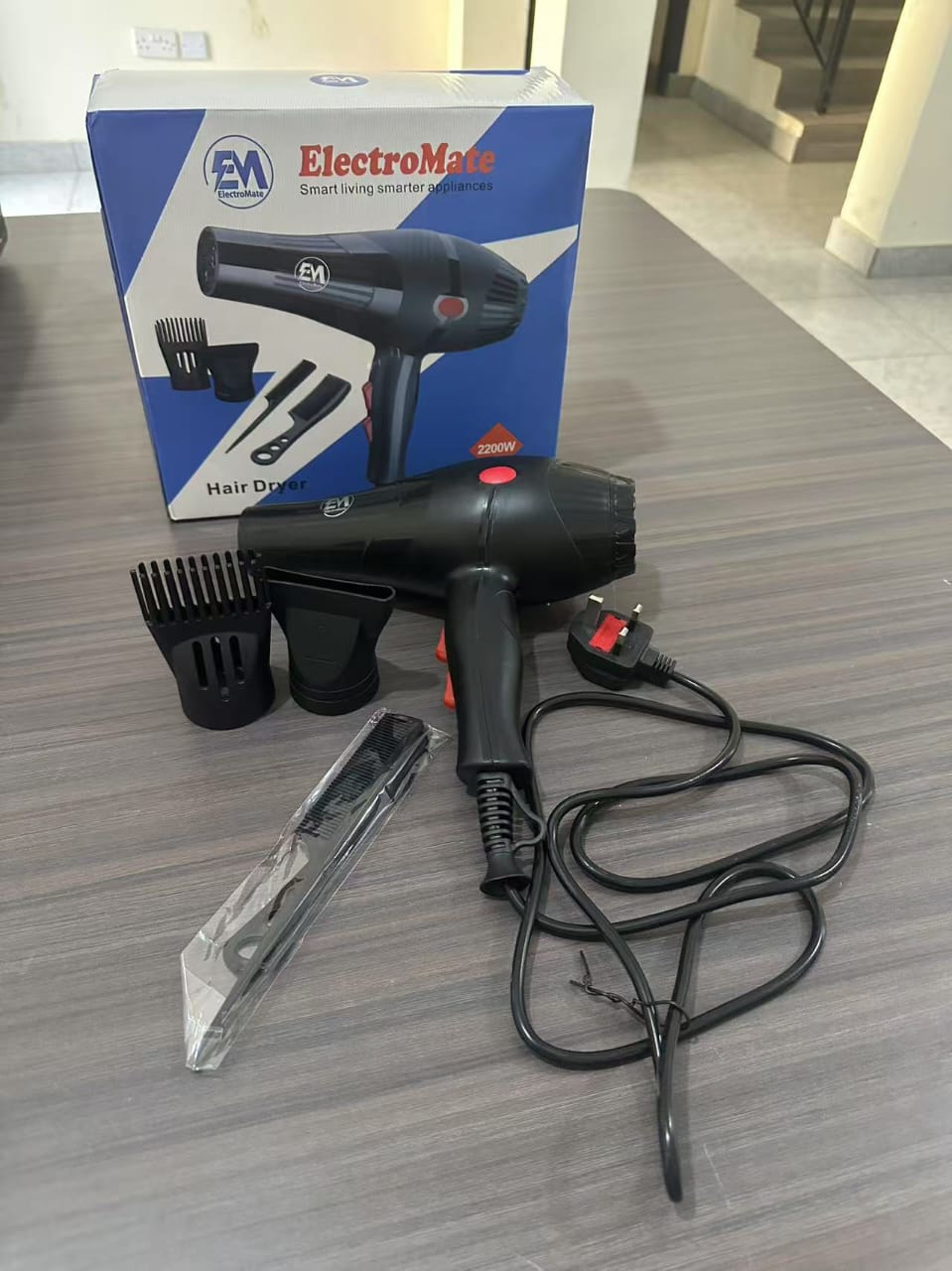BEST PRICE & BEST QUALITY!!Electromate Hair Dryer Brodry.The Electromate 2200W Hair Dryer is a powerful and efficient styling tool designed for quick drying and salon-quality results.