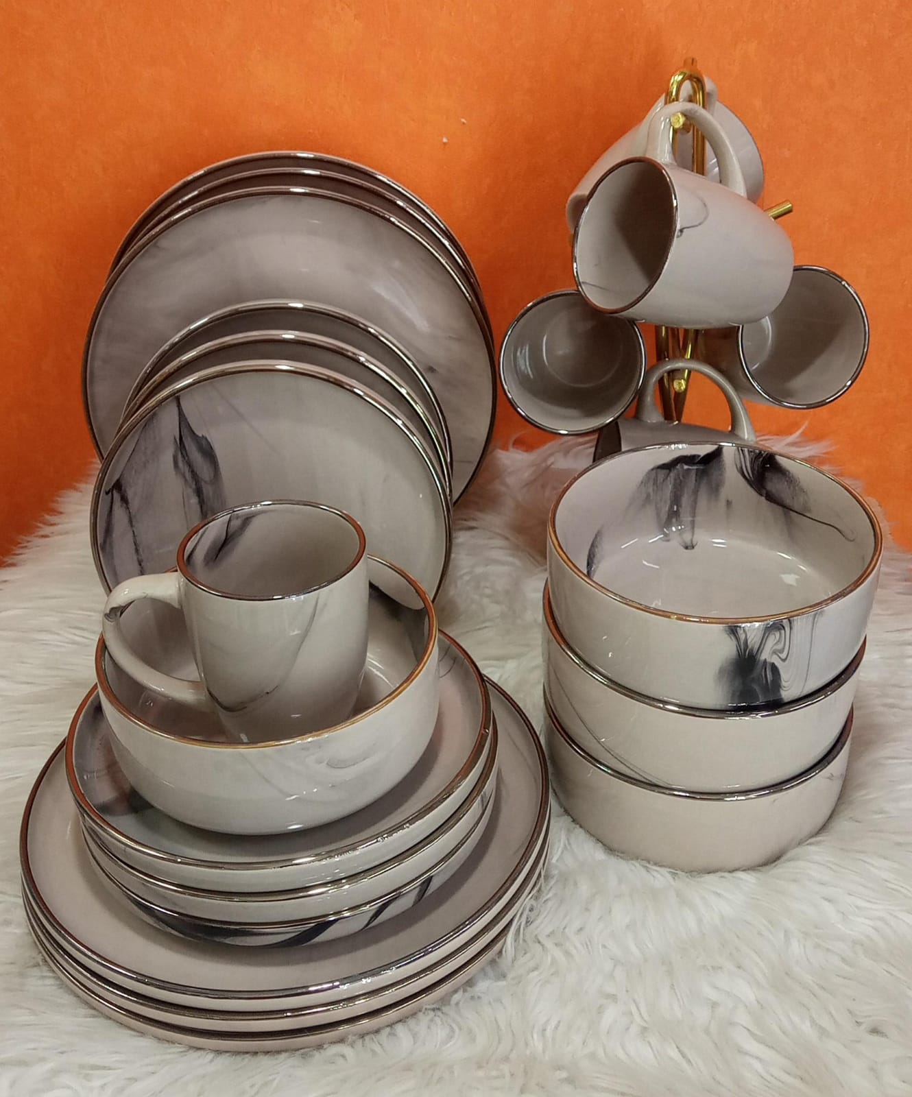 AMAZING DEALS!!!24 PCS CERAMIC DINNER SET.combination of plates, side plates, cups and bowls to cater for different serving needs while ensuring a touch of class and elegance.Ceramic & of High Quality