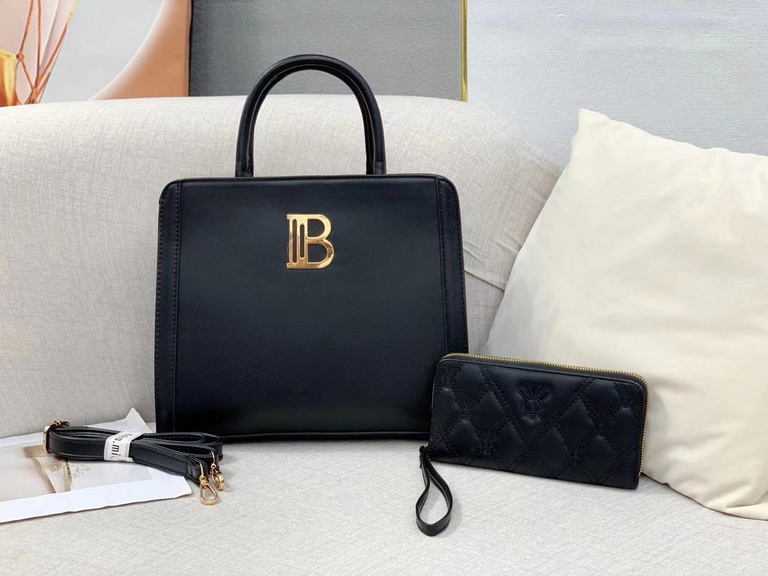 2 in 1 leather handbag.Crafted for elegance and functionality, these premium leather handbags are a must-have for the modern, stylish individual. Each bag comes with a matching wallet.