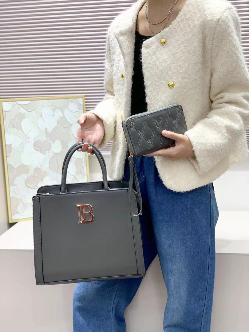 2 in 1 leather handbag.Crafted for elegance and functionality, these premium leather handbags are a must-have for the modern, stylish individual. Each bag comes with a matching wallet.