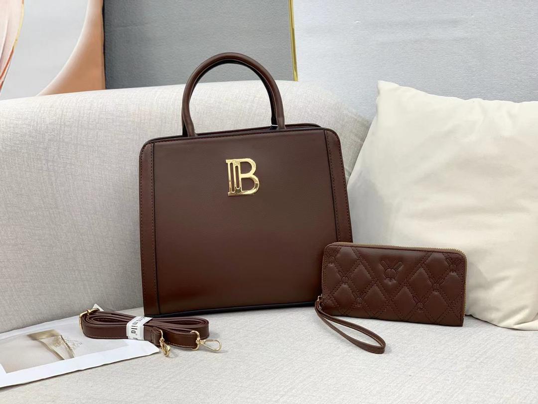 2 in 1 leather handbag.Crafted for elegance and functionality, these premium leather handbags are a must-have for the modern, stylish individual. Each bag comes with a matching wallet.