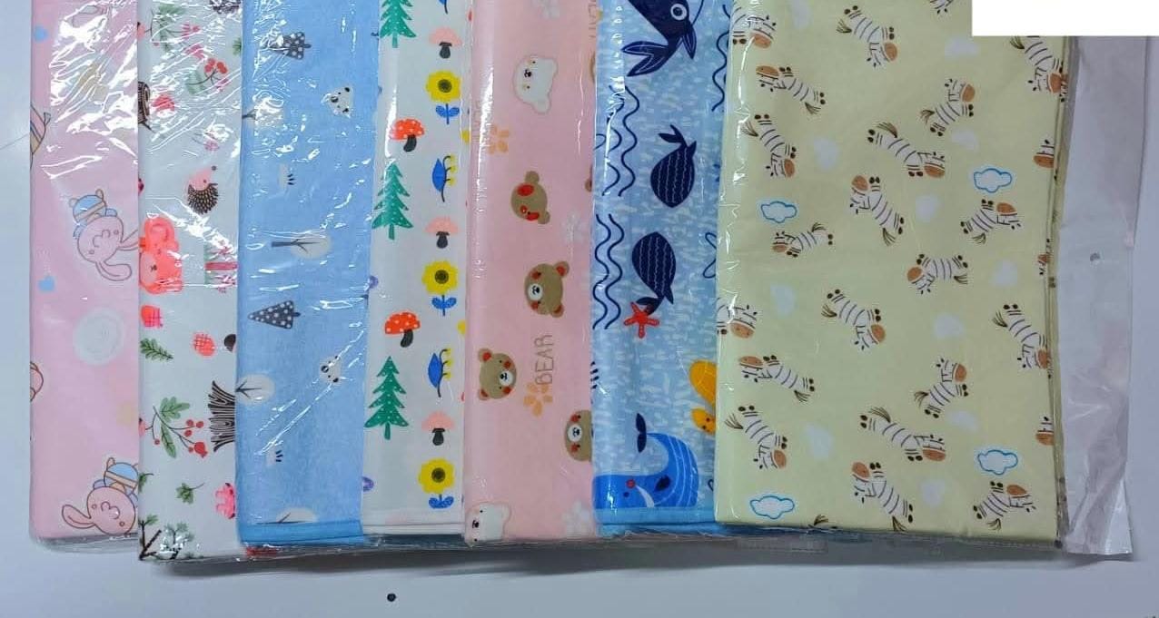 Baby Waterproof Changing Pad/ Mackintosh. Adopting soft surface, which is strong  can bring a more comfortable feeling. And its non-deforming fabric can be wiped and dry so that it can be repeated use