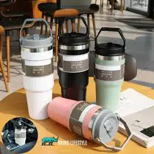 900ml Stainless Steel Vacuum Thermal Mug with Handle, Lid & Straw – Leakproof, Reusable Travel Tumbler for Iced Coffee, Tea & More | Double Wall Insulated Cup for Hot & Cold Drinks