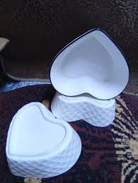 6 Pieces Love Shaped Ceramic Bowls – Elegant White Heart Design – Microwave & Dishwasher Safe Dessert, Snack & Salad Bowls for Home, Events & Gifting.