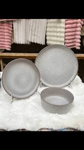 Ceramic 18 Pieces Luxury Dinner Set – Elegant Durable Tableware Collection with Plates, Bowls and Cups for Family Dining, Everyday Meals, Home Kitchens & Special Occasions