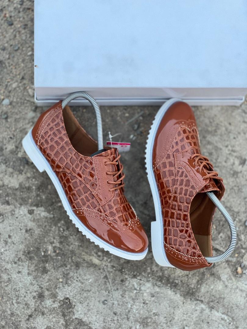 CASUAL LEATHER LADIES OXFORDS SHOES, VERY CLASSY AND COMFORTABLE OXFORDS. OFFICIAL SHOES AND CASUAL SHOES FOR WOMEN AND LADIES.