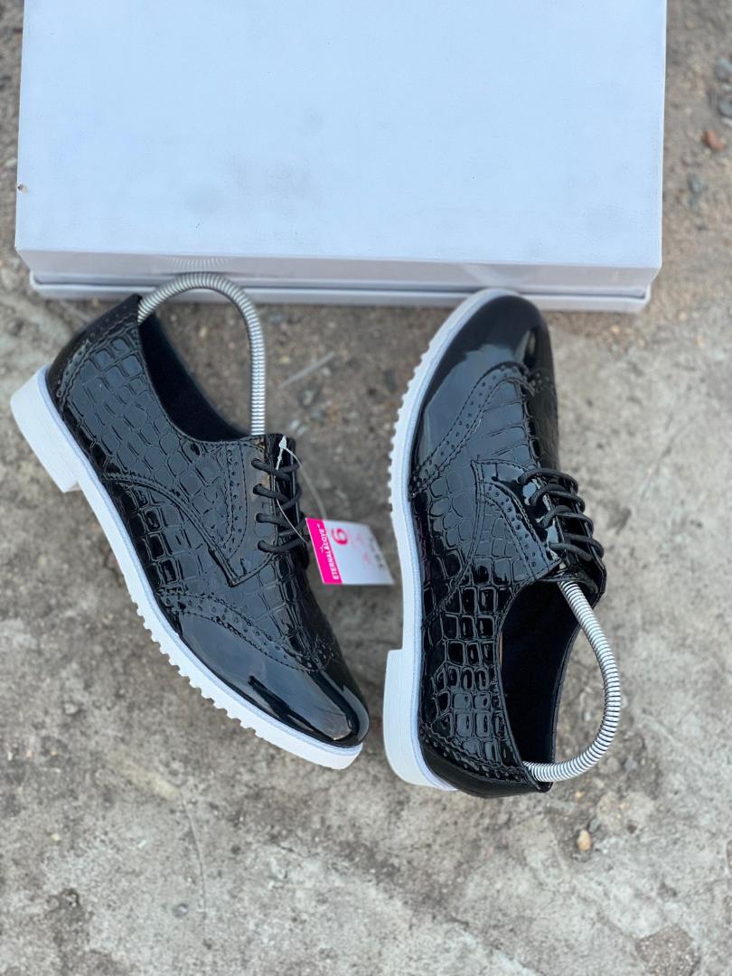 CASUAL LEATHER LADIES OXFORDS SHOES, VERY CLASSY AND COMFORTABLE OXFORDS. OFFICIAL SHOES AND CASUAL SHOES FOR WOMEN AND LADIES.