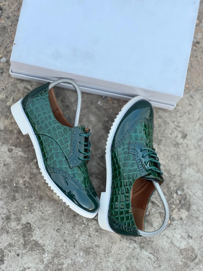 CASUAL LEATHER LADIES OXFORDS SHOES, VERY CLASSY AND COMFORTABLE OXFORDS. OFFICIAL SHOES AND CASUAL SHOES FOR WOMEN AND LADIES.