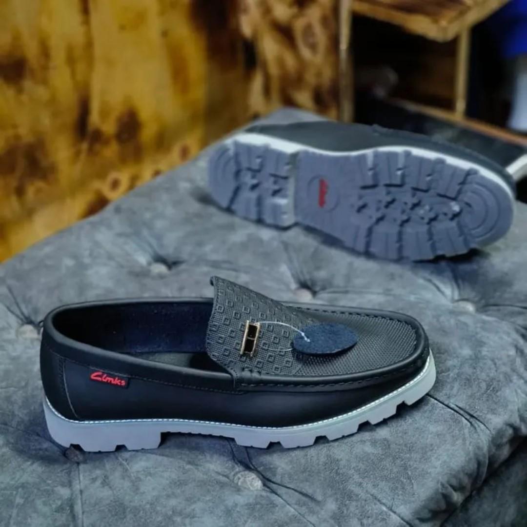 ORIGINAL LEATHER CLARKS CLASSIC LOAFERS, BLACK CASUAL AND OFFICIAL SHOES BROWN LEATHER (BEST SHOP FOR LOAFERS, OFFICIALS, CASUALS, SNEAKERS)