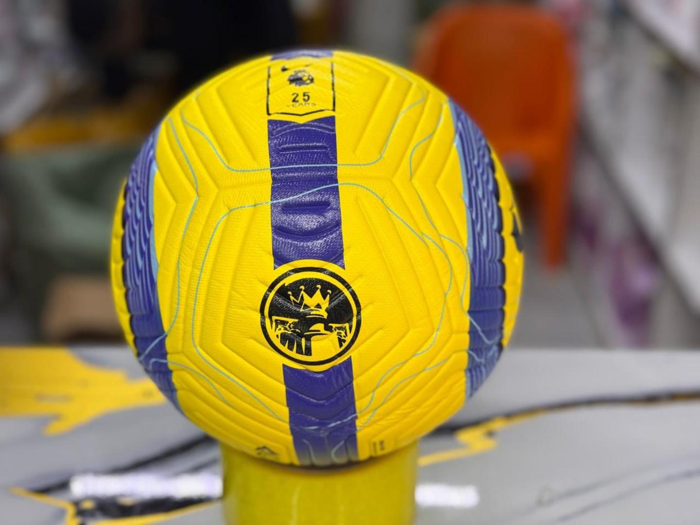 Official League Design: Based on the balls used in the Premier League, featuring the iconic PL lion logo. 
Enhanced Flight Stability: Incorporates Nike Aerowsculpt molded grooves to reduce drag and en