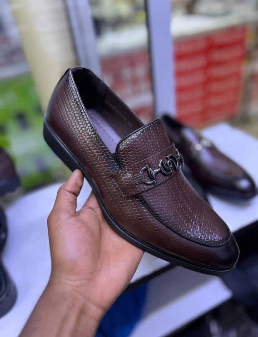🔥 ORIGINAL WET LOOK BROWN MENS OFFICIAL BARNISHED LEATHER, OFFICE AND BLACK PANTENT CASUAL OXFORDS SHOES, VERY CLASSY AND FASHIONABLE, OFFICIALS, CASUAL BOOTS.