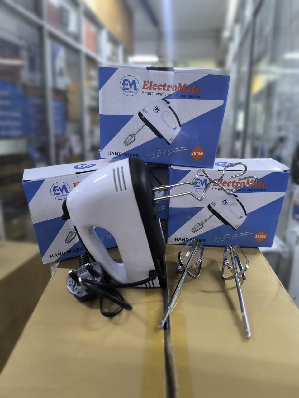 🥣✨ Electromate Hand Mixer
Whip it, mix it, love it! 🔥 This lightweight yet powerful hand mixer makes baking and cooking a breeze with multiple speed settings for perfect batters, doughs, and creams.