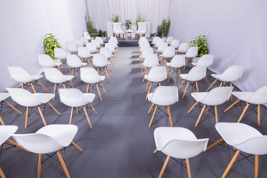 EAMES MODERN PLASTIC CHAIRS WITH WOODEN LEG EAMES CREATIVE HOME AND OFFICE USE EAMES CHAIR