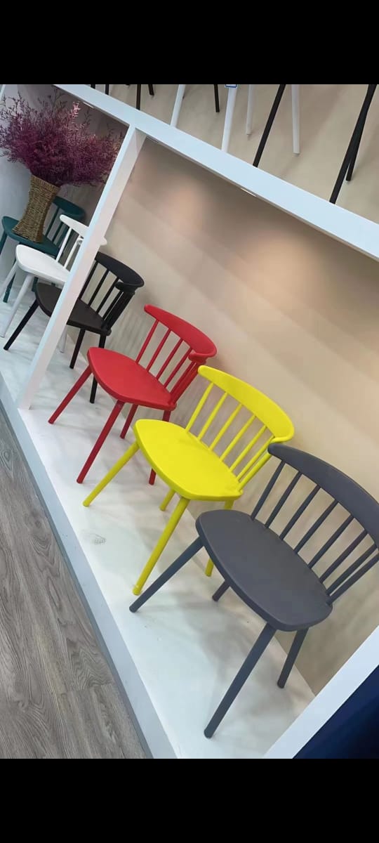 CUSHIONED PADDED EAMES MODERN PLASTIC CHAIRS WITH WOODEN LEG EAMES CREATIVE HOME AND OFFICE USE EAMES CHAIR