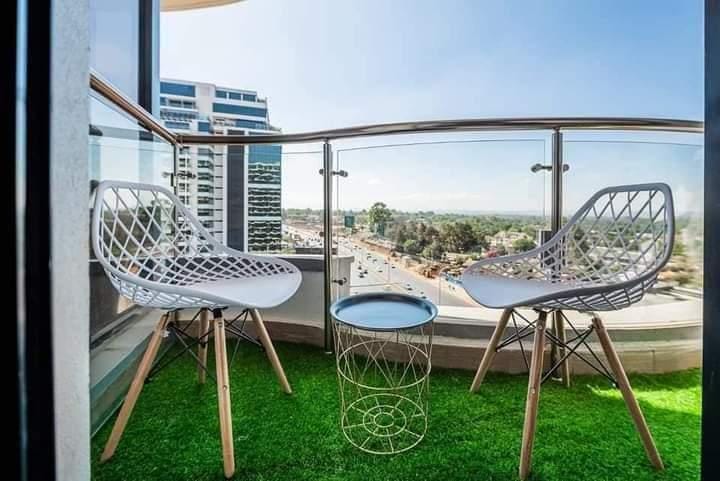 EAMES MODERN PLASTIC CHAIRS WITH WOODEN LEG EAMES CREATIVE HOME AND OFFICE USE EAMES CHAIR