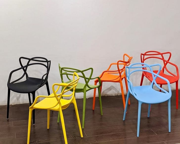 EAMES MODERN PLASTIC CHAIRS WITH WOODEN LEG EAMES CREATIVE HOME AND OFFICE USE EAMES CHAIR