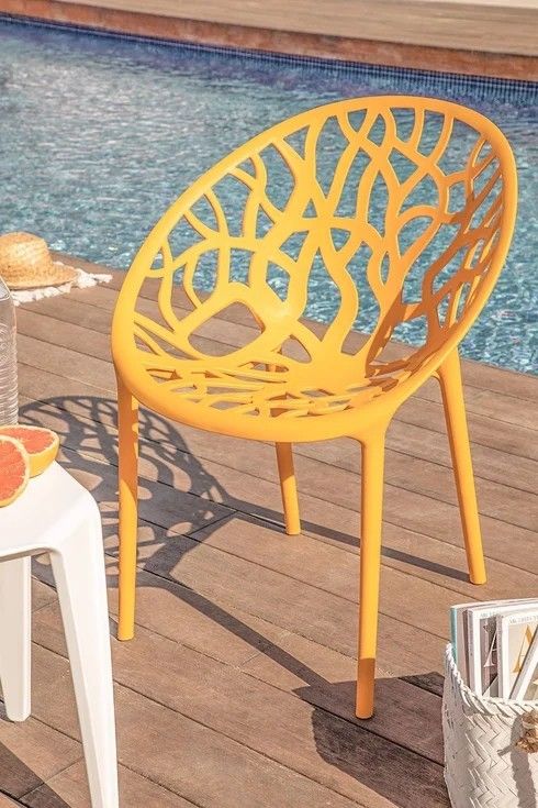 EAMES MODERN PLASTIC CHAIRS WITH WOODEN LEG EAMES CREATIVE HOME AND OFFICE USE EAMES CHAIR