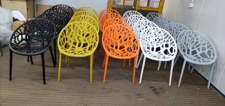 EAMES MODERN PLASTIC CHAIRS WITH WOODEN LEG EAMES CREATIVE HOME AND OFFICE USE EAMES CHAIR