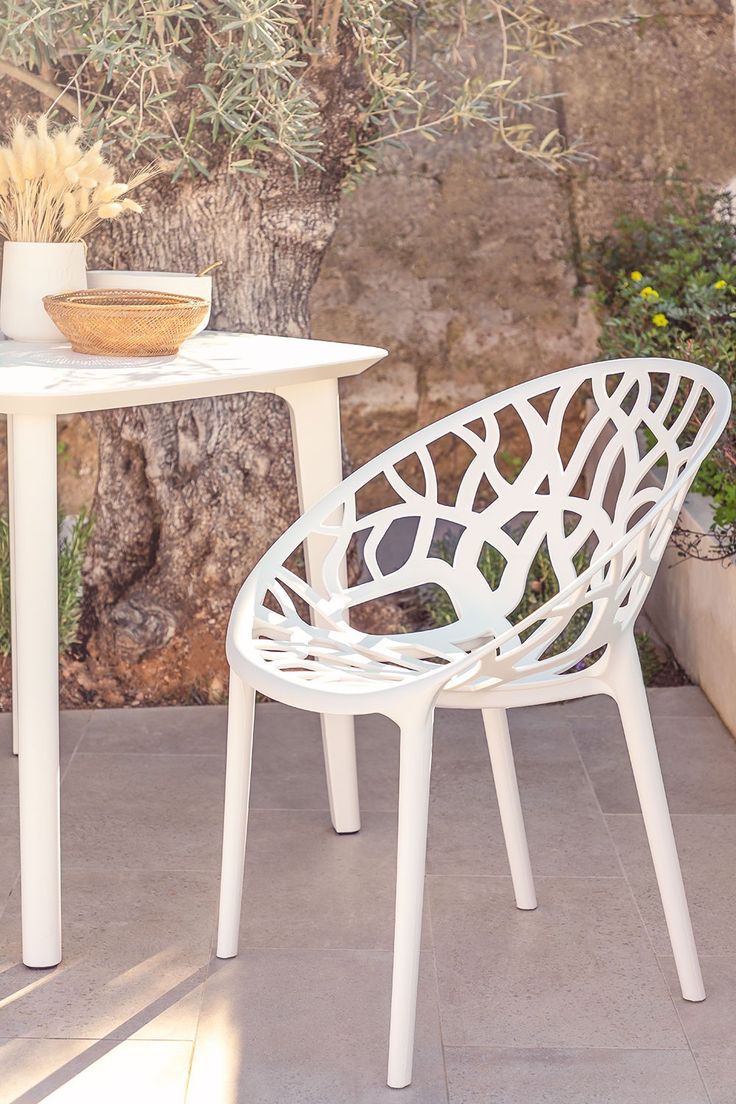 EAMES MODERN PLASTIC CHAIRS WITH WOODEN LEG EAMES CREATIVE HOME AND OFFICE USE EAMES CHAIR