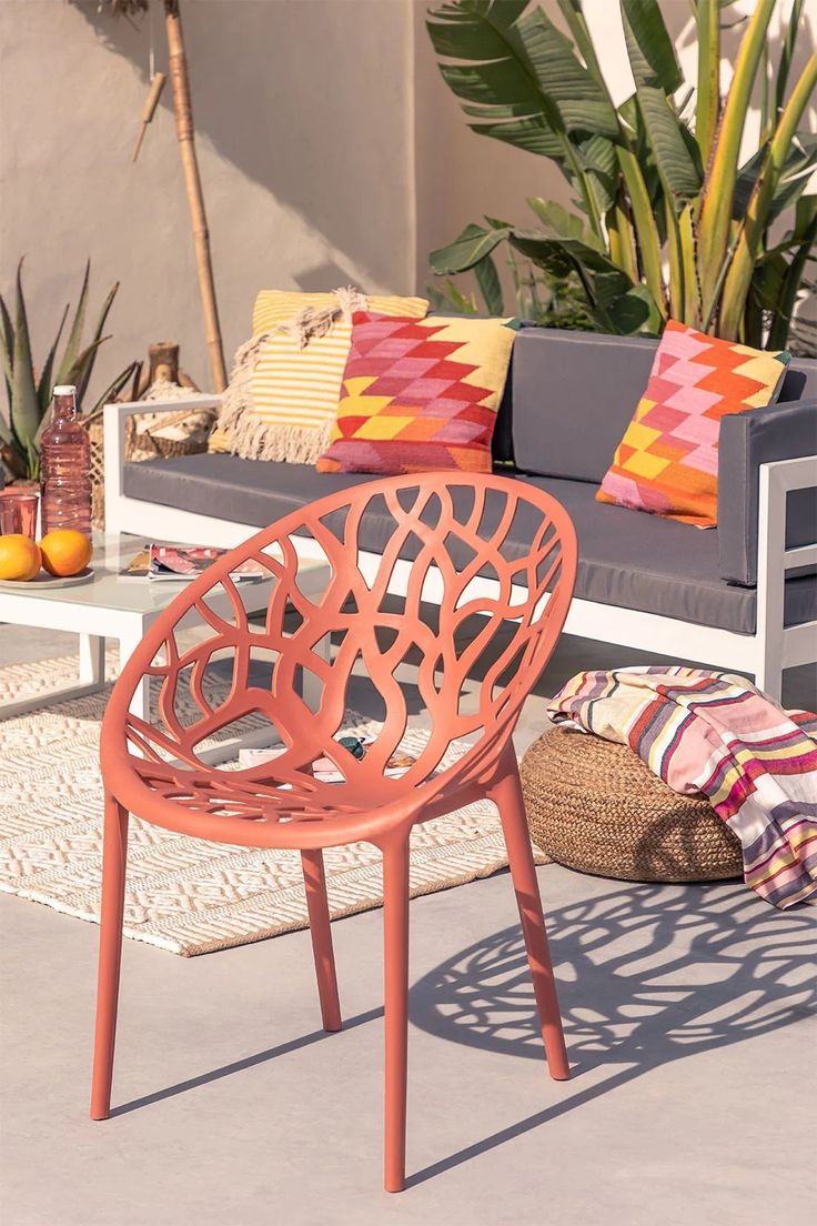 EAMES MODERN PLASTIC CHAIRS WITH WOODEN LEG EAMES CREATIVE HOME AND OFFICE USE EAMES CHAIR