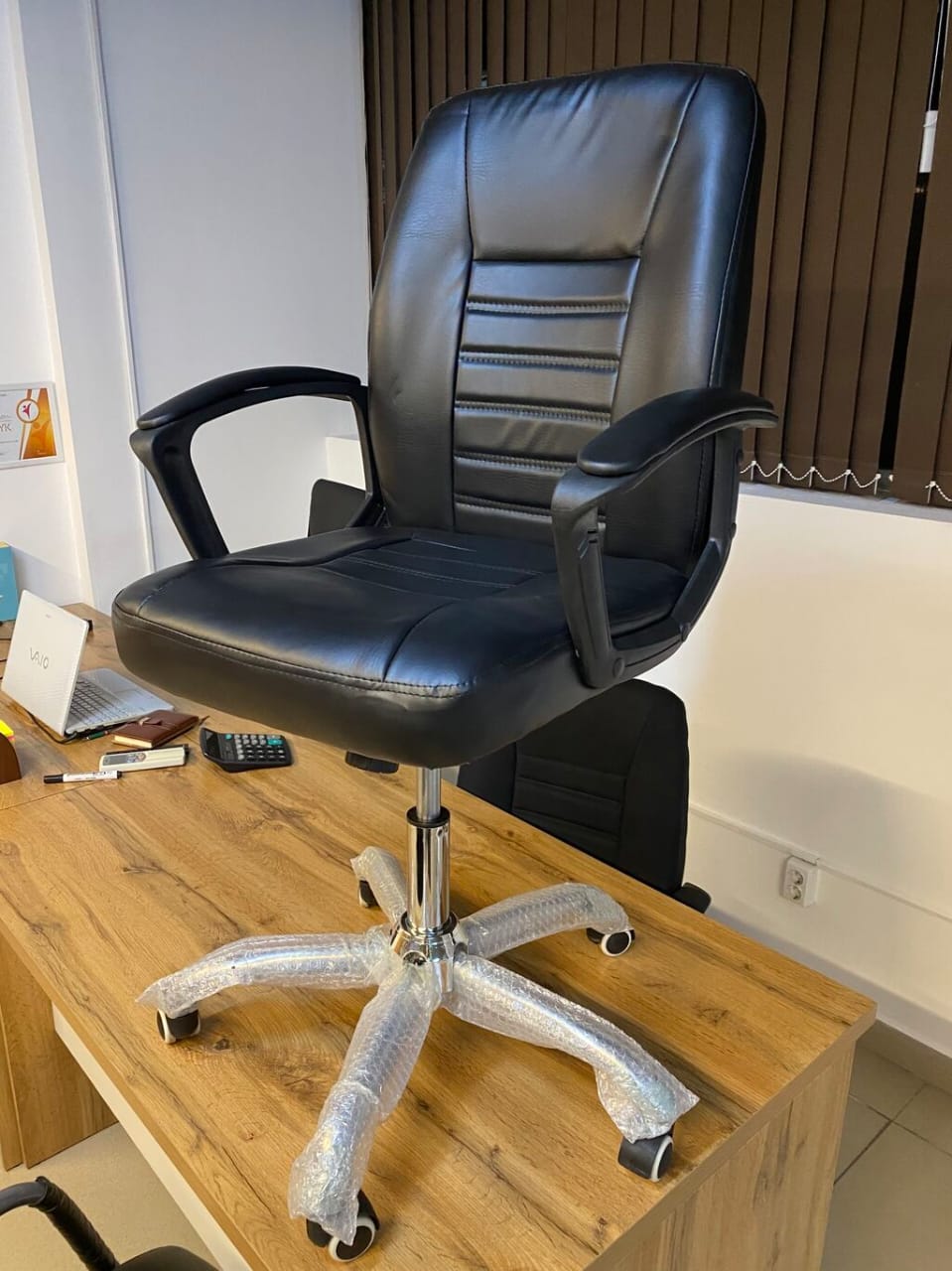 Orthopedic Secretarial Office Chair Office Chair With Mesh Swivel Chair Orthopedic,Ergonomic Adjustable. BLACK swivel office chair. DON'T MISS OUT ON THIS CLEARANCE SALE