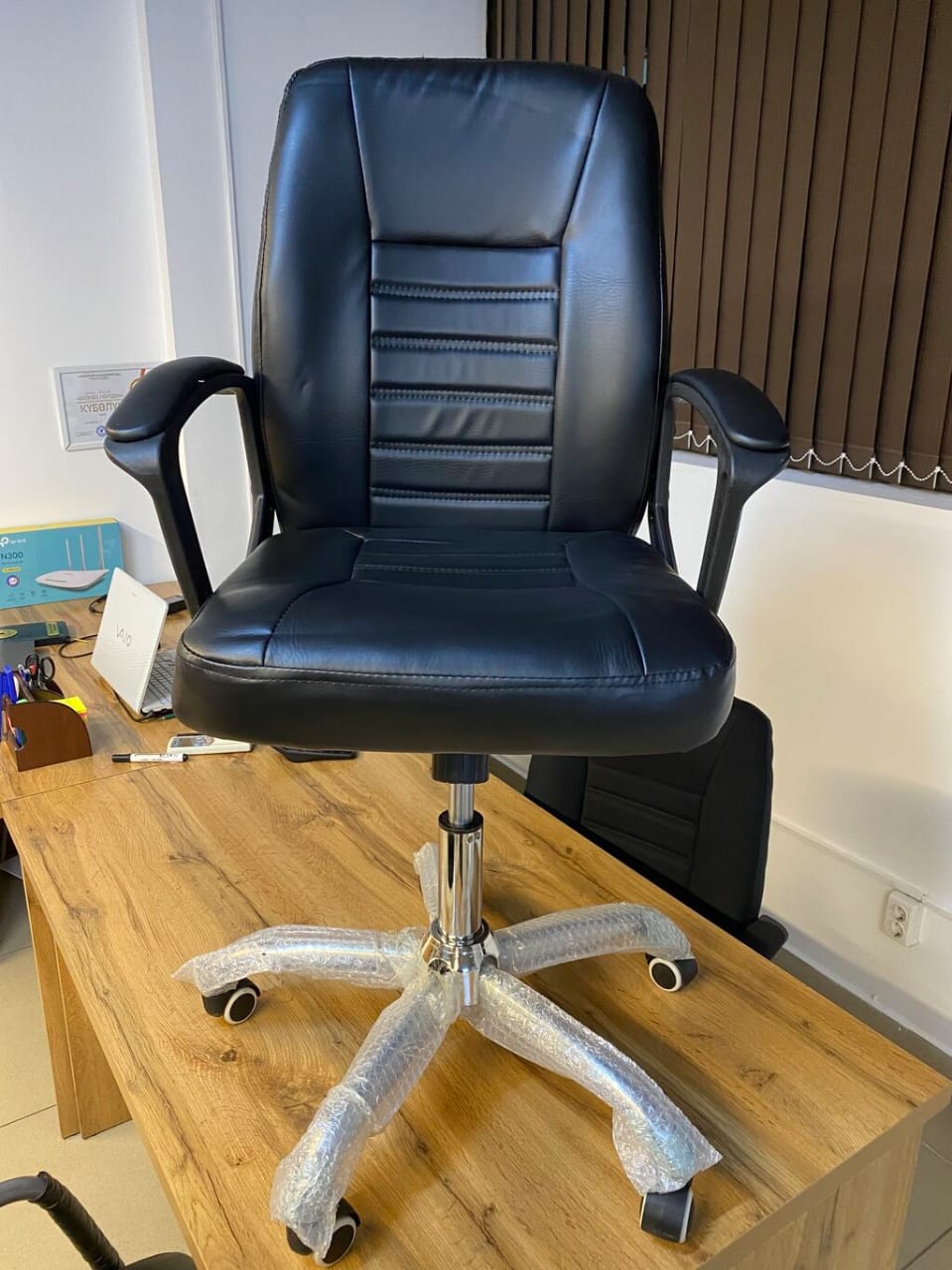 Orthopedic Secretarial Office Chair Office Chair With Mesh Swivel Chair Orthopedic,Ergonomic Adjustable. BLACK swivel office chair. DON'T MISS OUT ON THIS CLEARANCE SALE