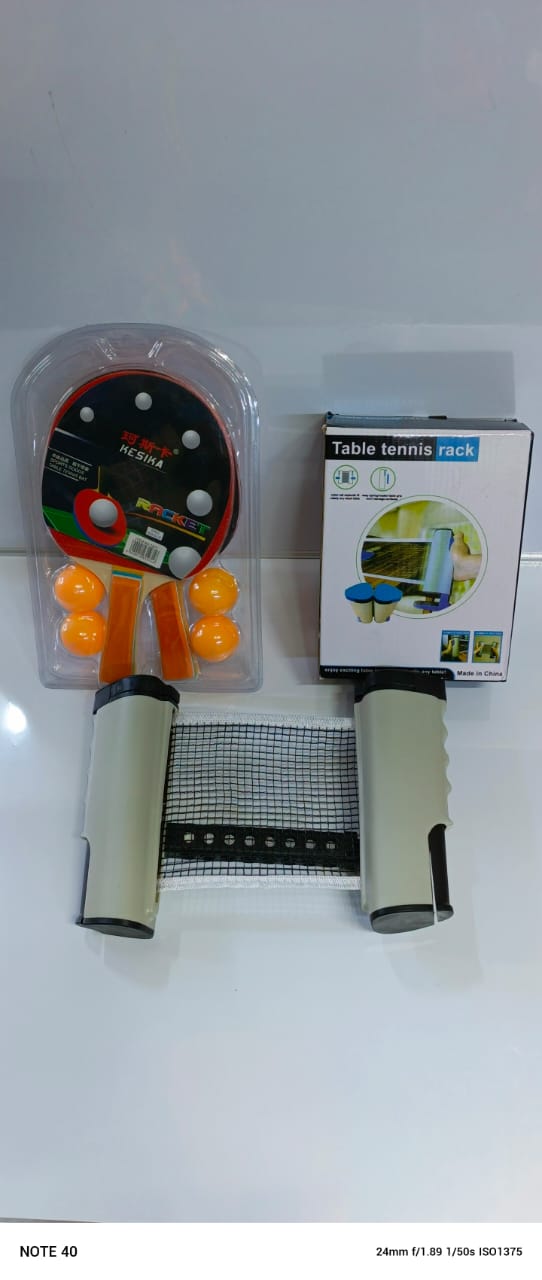 Full package consists.
📌Table tennis net.
📌A pair of table tennis rackets.
📌4pcs table tennis balls.