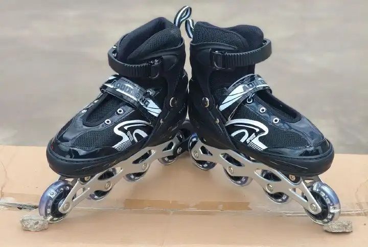 ✅️OFFER!! OFFER!! ✅️Roller Speed Skating Shoes.Adjustable roller skates shoes Protective lining in the skate shoes. Comfortable