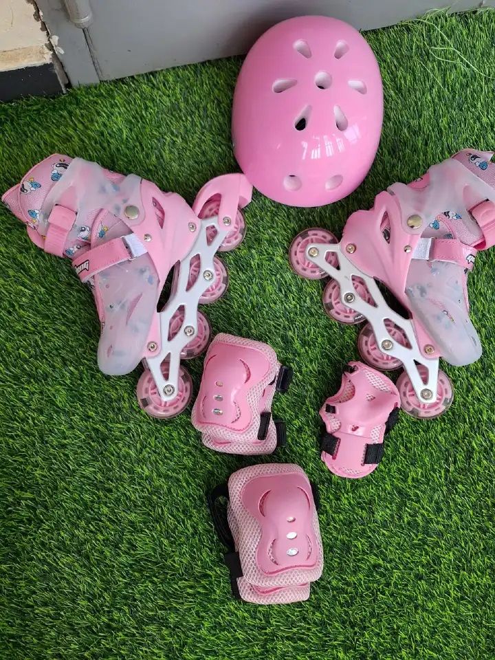 ✅️OFFER!! OFFER!! ✅️Full Set Roller Speed Skating Shoes.Adjustable roller skates shoes Protective lining in the skate shoes. Comfortable