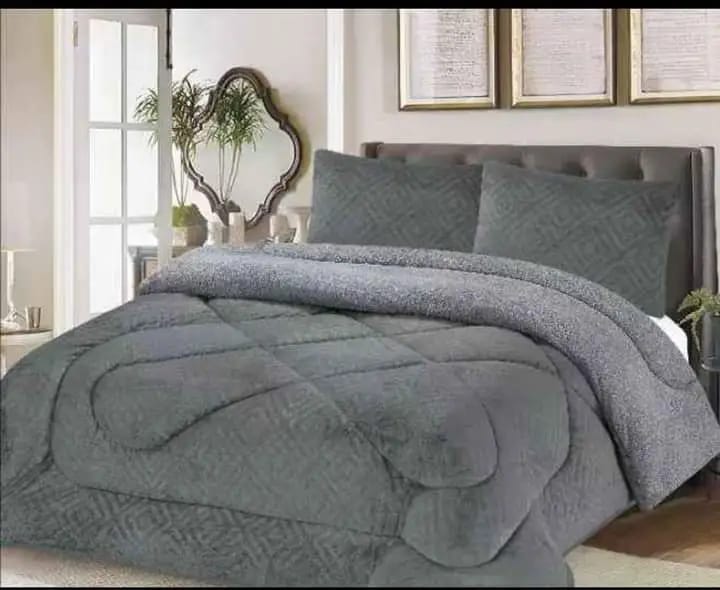 6*6 Single ply woolen duvet;The Woolen blanket is soft, durable and luxurious. With this you will have a very peaceful sleep. Together with your bedsheet you make the night full of sweet dreams.