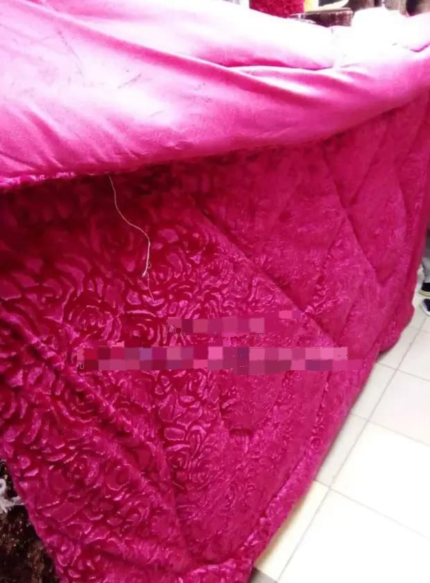 6*6 Single ply woolen duvet;The Woolen blanket is soft, durable and luxurious. With this you will have a very peaceful sleep. Together with your bedsheet you make the night full of sweet dreams.