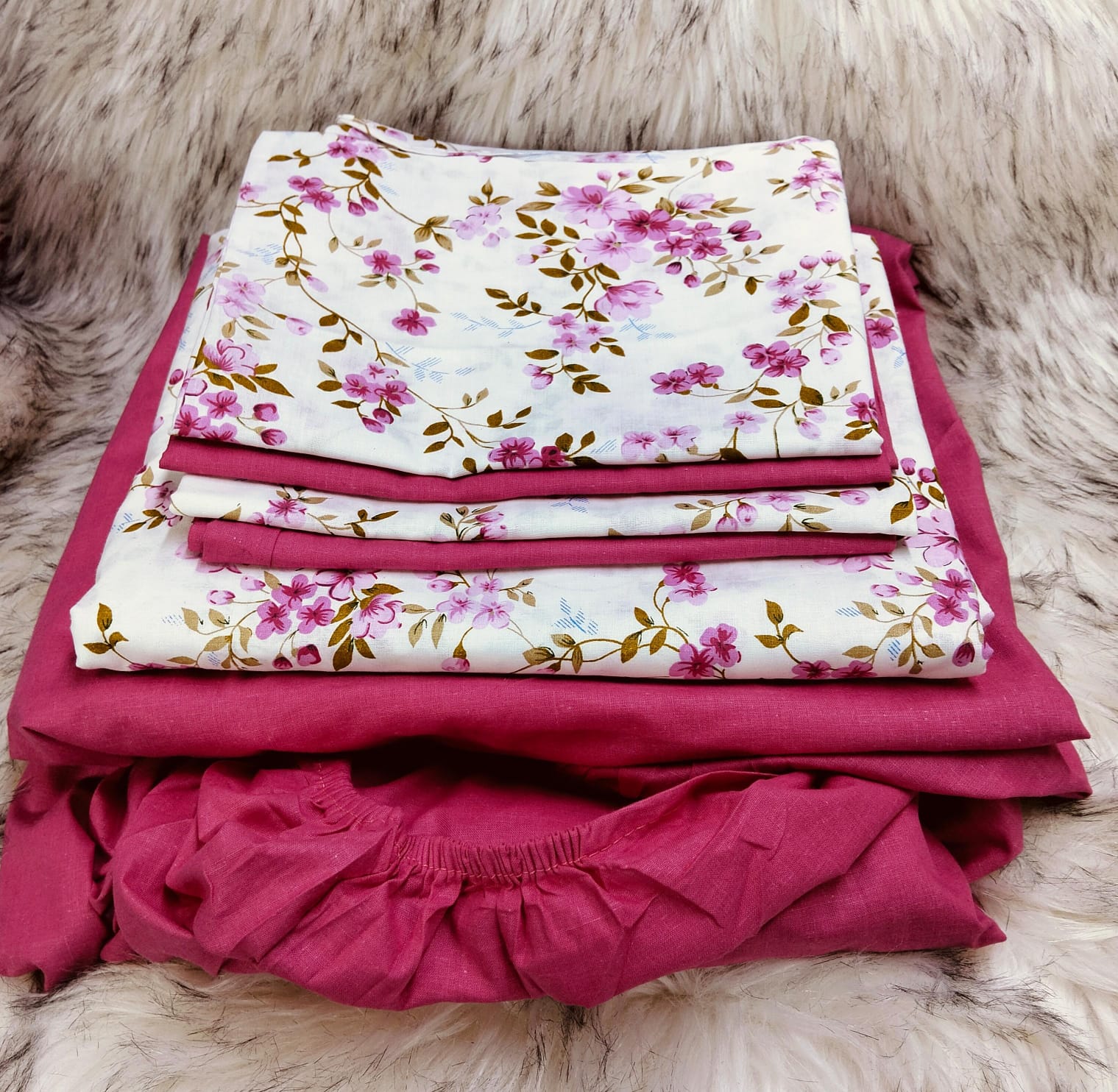 Mix and match bedsheets;2 pcs bedsheets,1 fitted-Plain,1flat -pattern and 4 pcs pillow cases.Indulge in the sumptuous softness of our premium cotton fabric, renowned for its breathability, durability.
