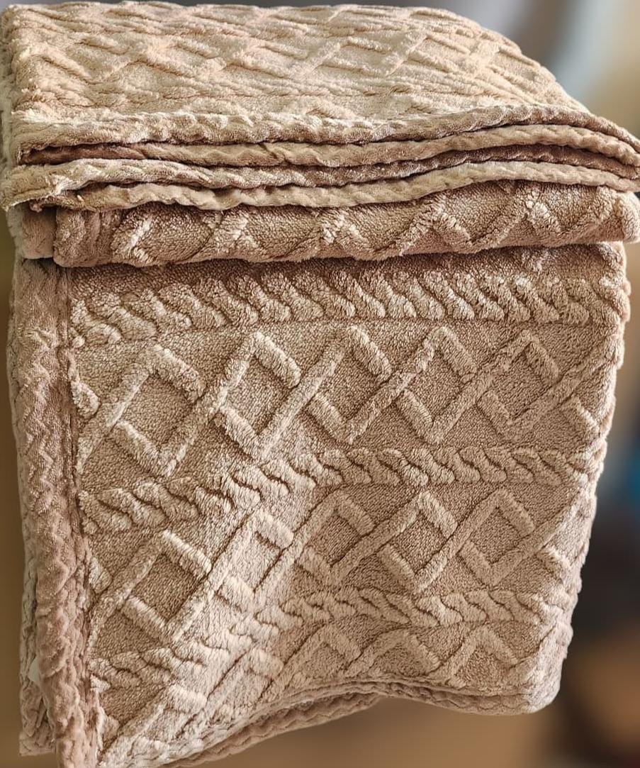 Cozy fleece woolen blanket. Crafted with high-quality, thickened fabric, this blanket provides exceptional insulation and plush comfort. Stay warm and cozy during chilly nights or relaxing moments.