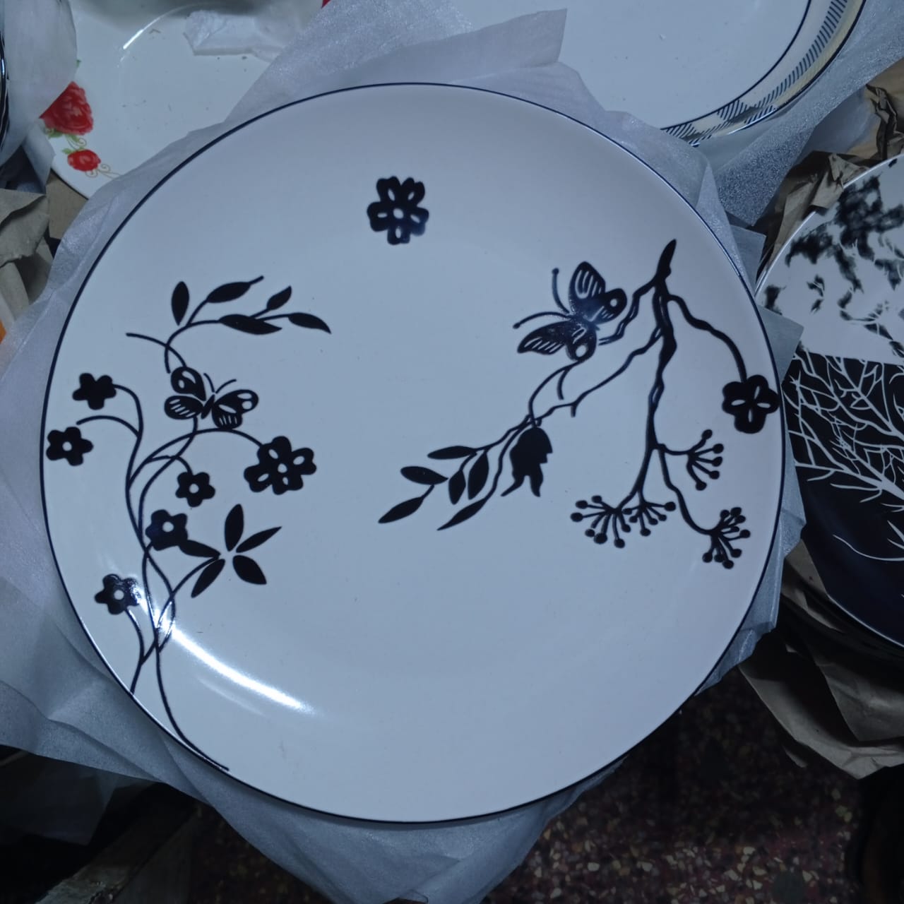 6PCS DINNER PLATES. Made From Durable, High-Quality Ceramic, Designed For Daily Use, Perfect For a Family or For Entertaining Guests.